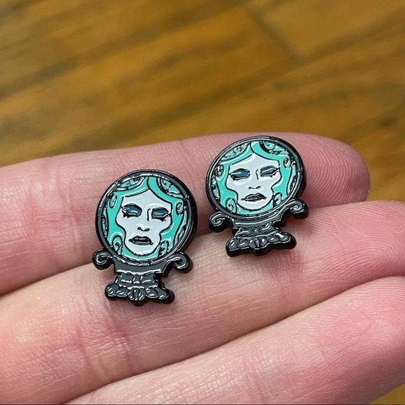 Madame Leota and haunted mansion stud earrings - Picture 15 of 15